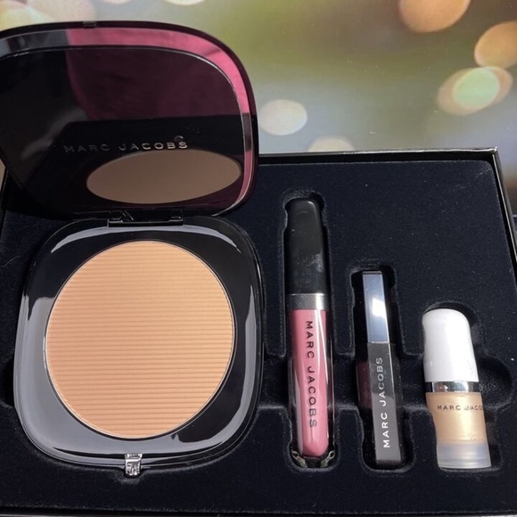 Marc Jacobs ~ 4PC Bestselling Makeup ~ Bronzer, Gloss, Highlighter & Mascara Set